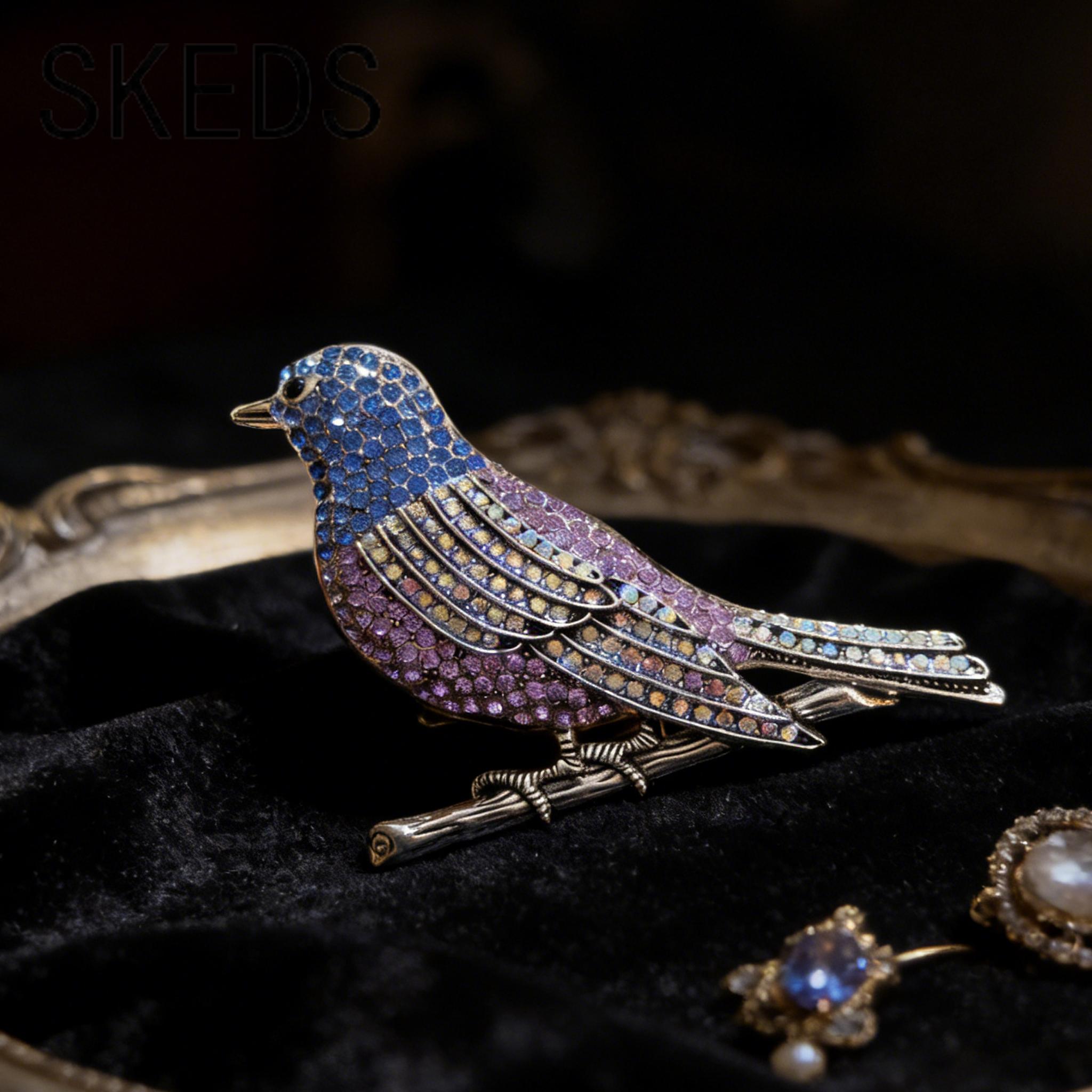 SKEDS 2026 Spring Luxury Hummingbird Crystal Brooch Vintage Rhinestone Animal Pins Women s Clothing Pin Men s Coat Accessories фиолетовый