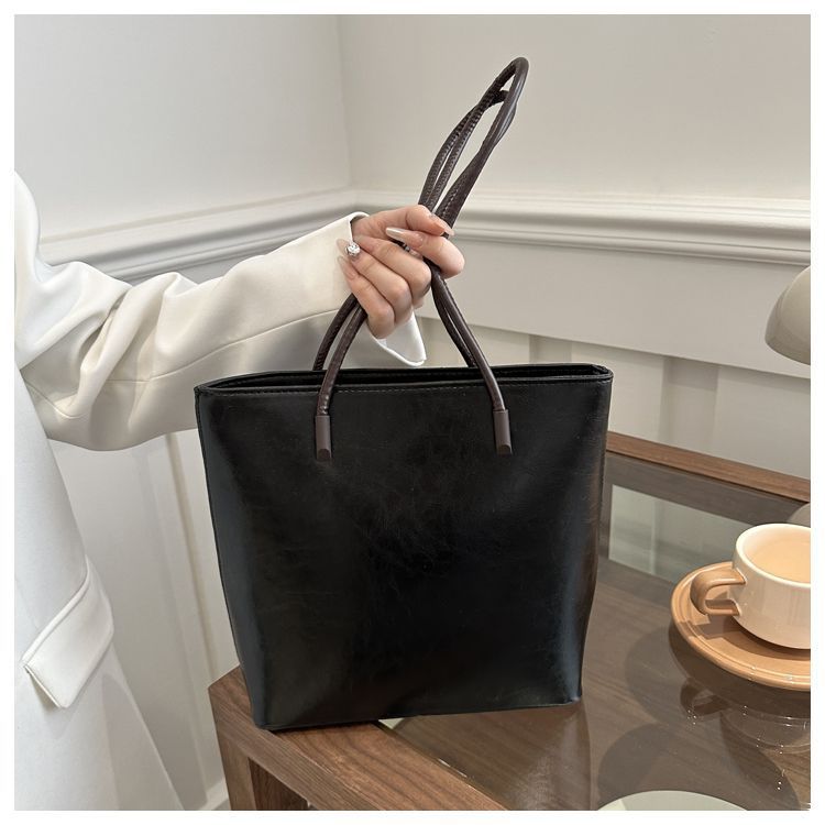 Korean portable commuter bag autumn and winter women s new trendy retro tote bag versatile large-capacity shoulder bag