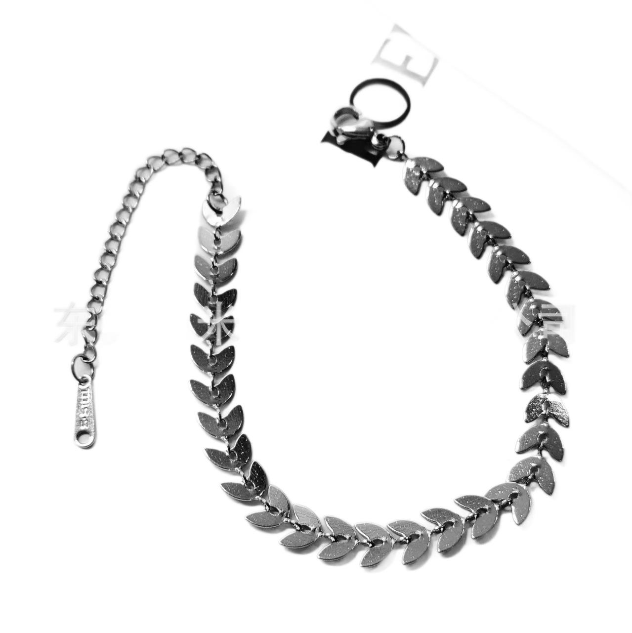 Elegant Titanium Steel Four-Leaf Clover Bracelet - Simple, Luxurious, and Stylish. Steel Airplane Chain Bracelet