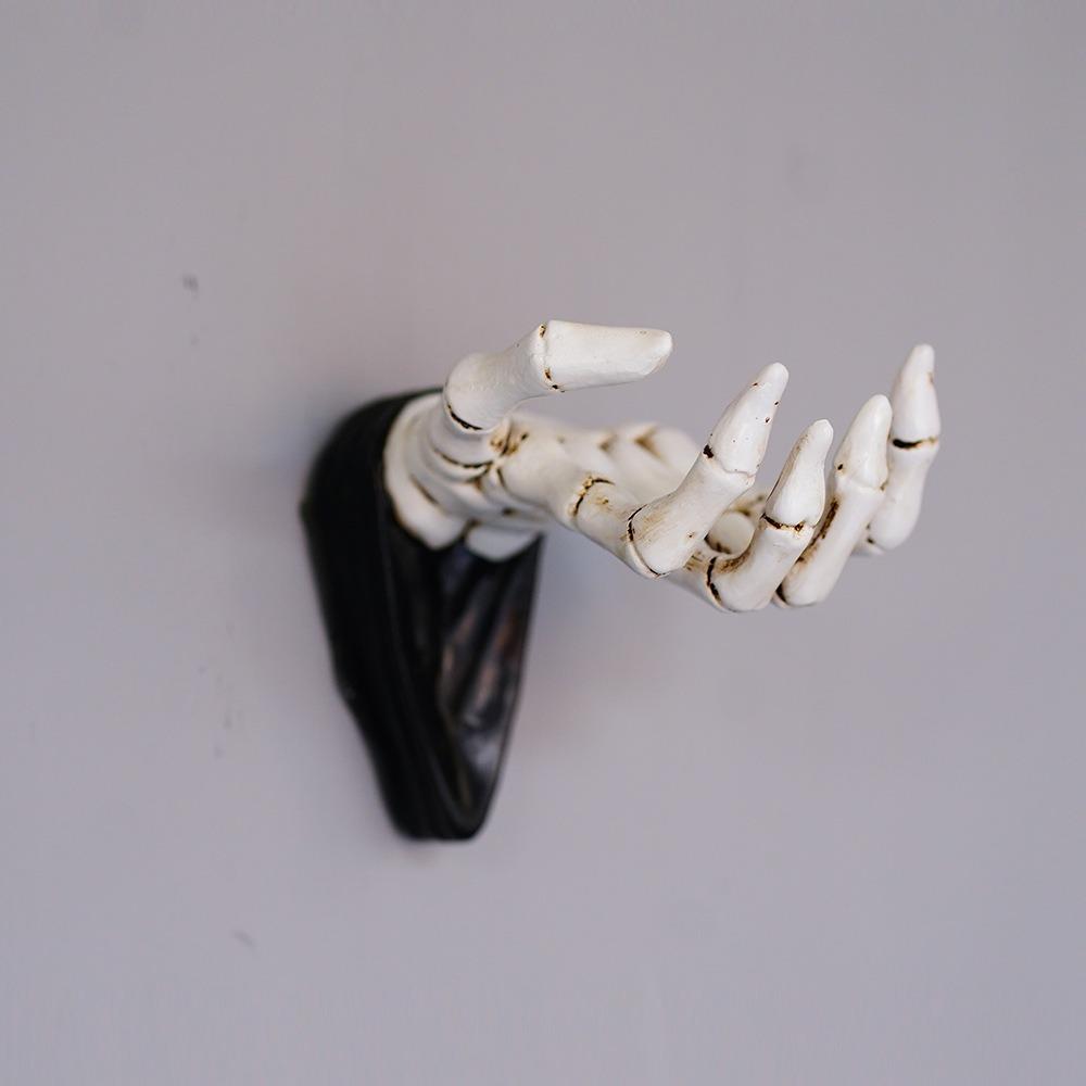 Skeleton Hand Skull Hand Wall Hook Resin Ghost Hand Statue Wall Hanger Decoration for Bag Key