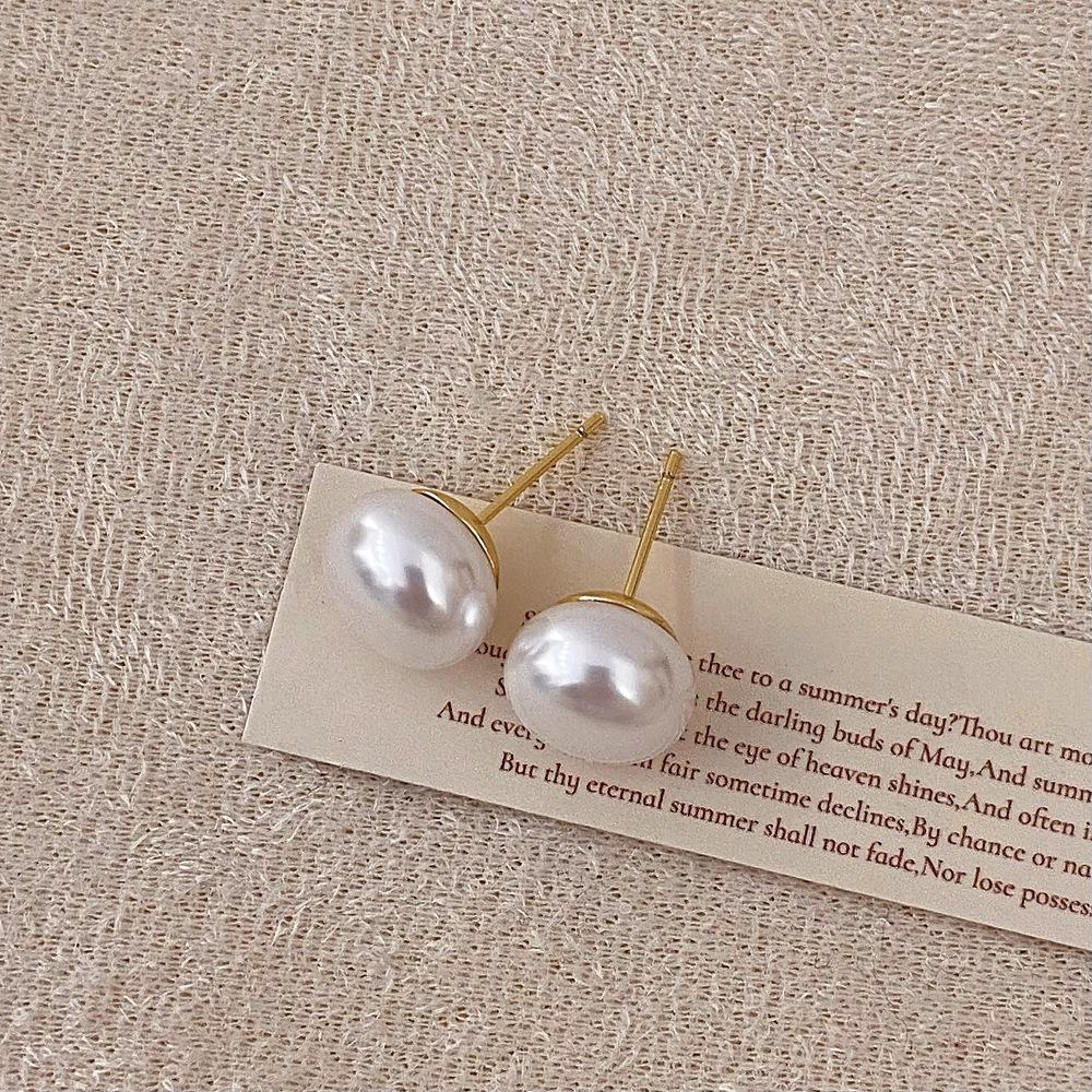 French retro steamed bread pearl stud earrings female niche design sense high-grade light luxury exaggerated earrings simple daily earrings