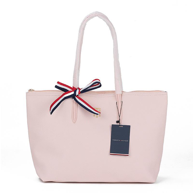 Women's Large-Capacity Lightweight Commuter Bag - Chic and Functional for Outdoor Use