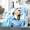 Haaland Spielerpose Flanelldecke, Weiches Polyester, Modernes Design, Ganzjahres für Camping, Reisen, Geschenke für Feiertage oder Geburtstage