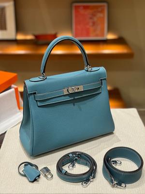 Nuova borsa alla moda di alta qualità con tracolla larga da donna, borsa a tracolla singola in pelle di mucca con strato superiore, borsa di nicchia