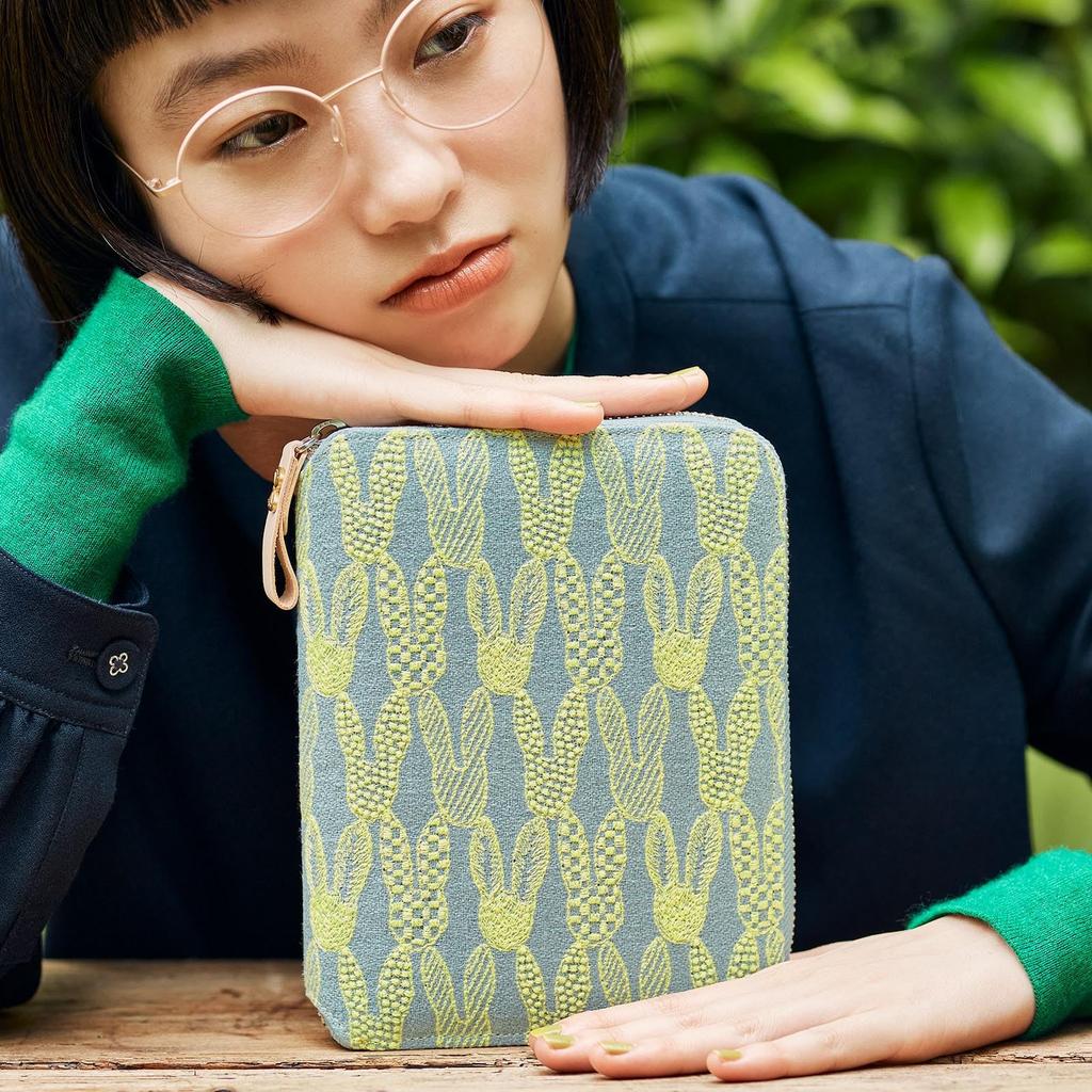 Okładka na zeszyt Hobonichi Techo Original Mina (A6) Motyl/podskakiwać (jasny niebieski)