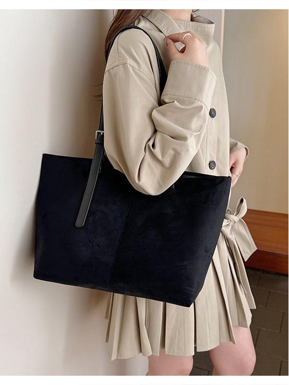 Korean-Style Trendy Mylar Women's Tote: Large Capacity, Versatile Commuter Shoulder Bag for Autumn/Winter