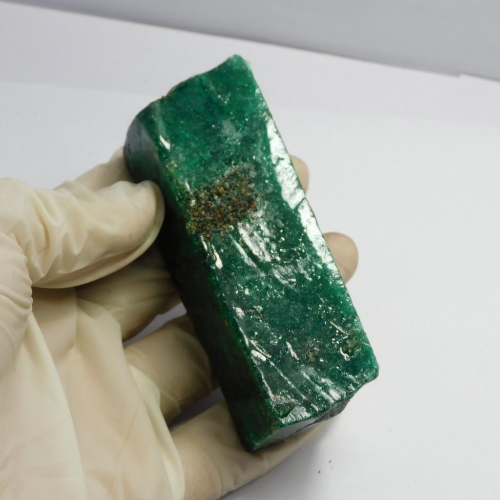 Natural Green Emerald Loose Gemstone 770.25 ct Uncut Dyed Rough for Lapidary and Gem Collections