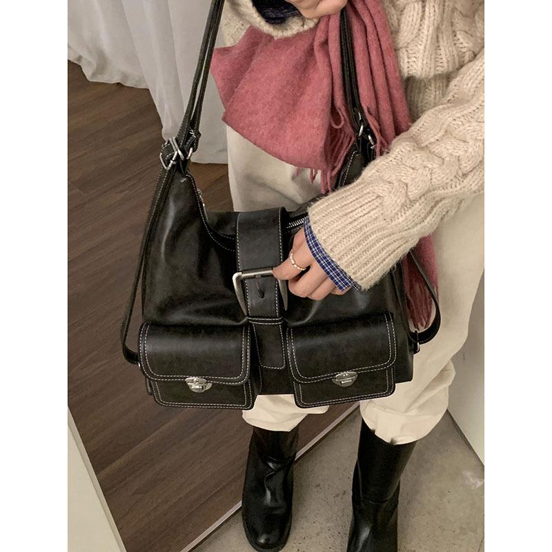 Retro tote bag, high-end sense, large-capacity armpit bag 2025 new simple shoulder bag, casual backpack.