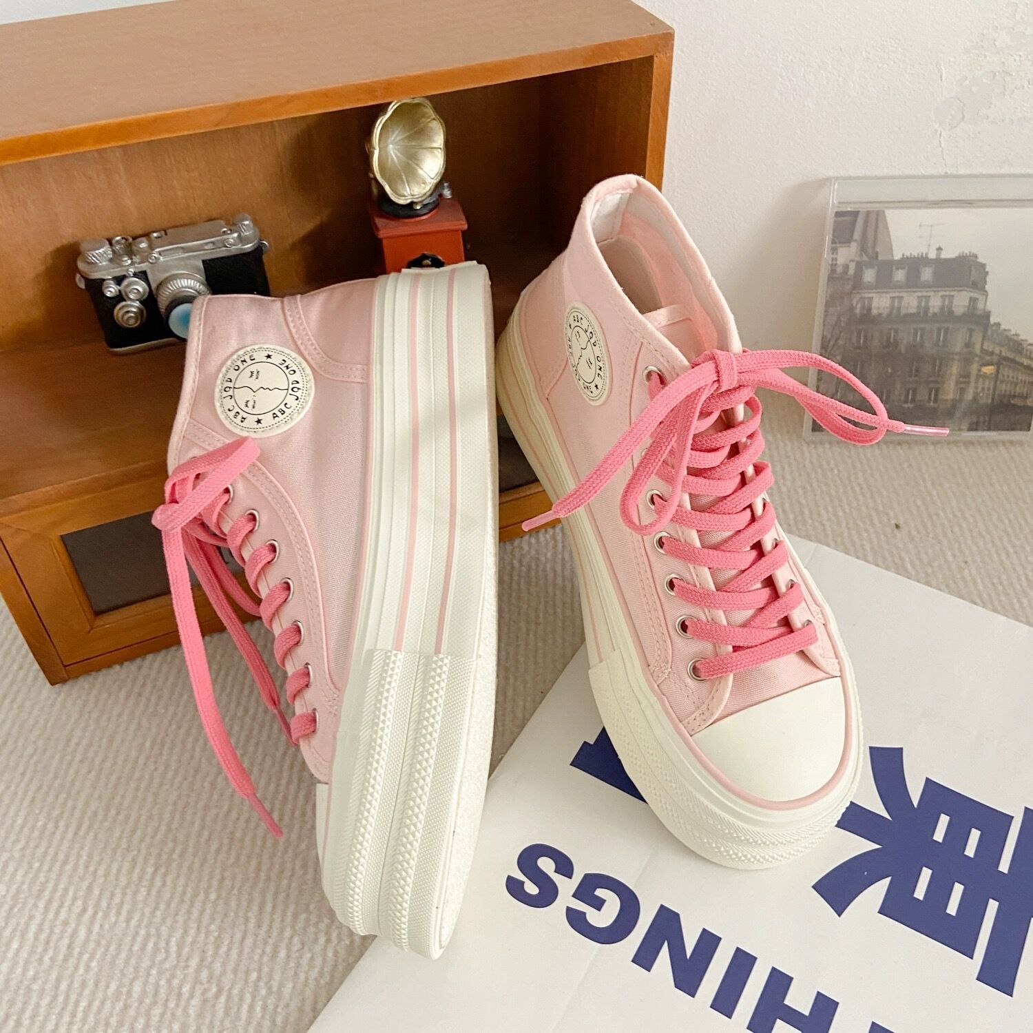 

Новые парусиновые туфли женские высокие 2025 стиль колледжа женские универсальные осенние мягкие на платформе парусиновые туфли корейская версия увеличивает рост 40 розовый