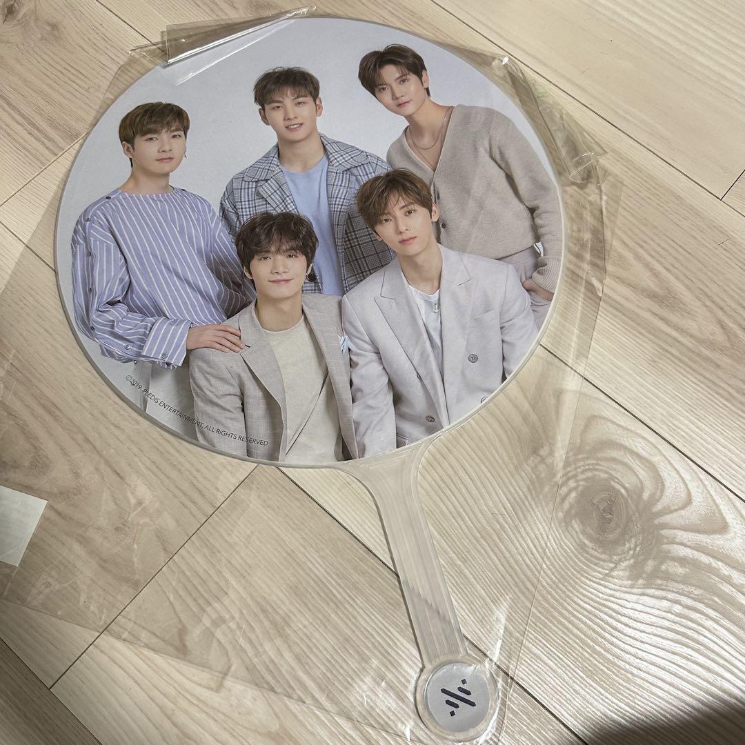 

[USED] NU EST 2019 Concert Fan Senyocon