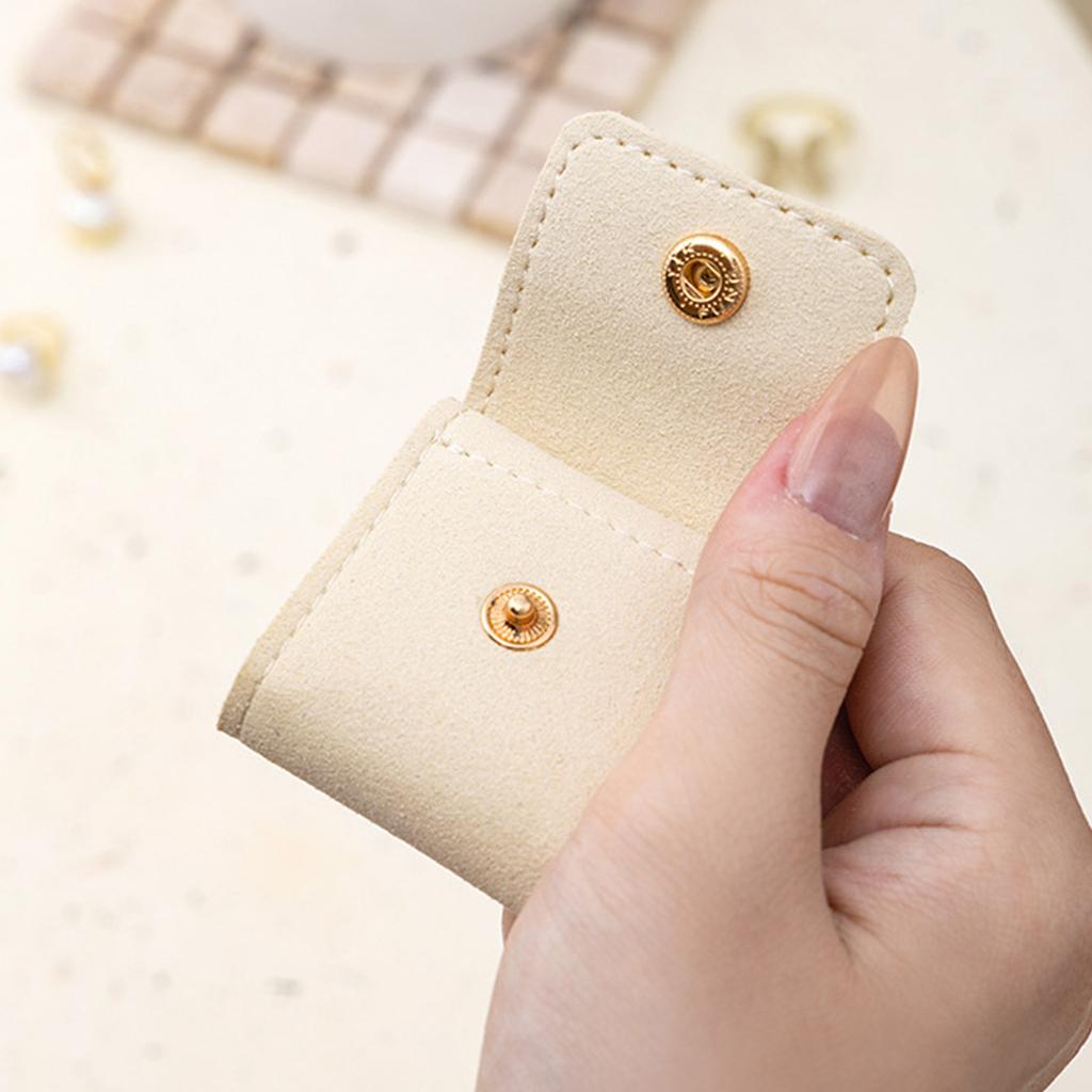 Pochette Organisateur de Bijoux Pliable avec 4 Compartiments pour Boucles d'Oreilles Bagues Rangement de Voyage Étui en Cuir Microfibre