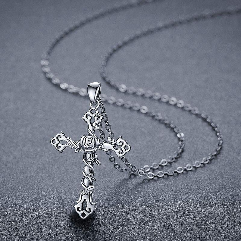 A Thorn Romantic Rose Pendant with Hollowed-out Flower Necklace As A Mother's Day Gift