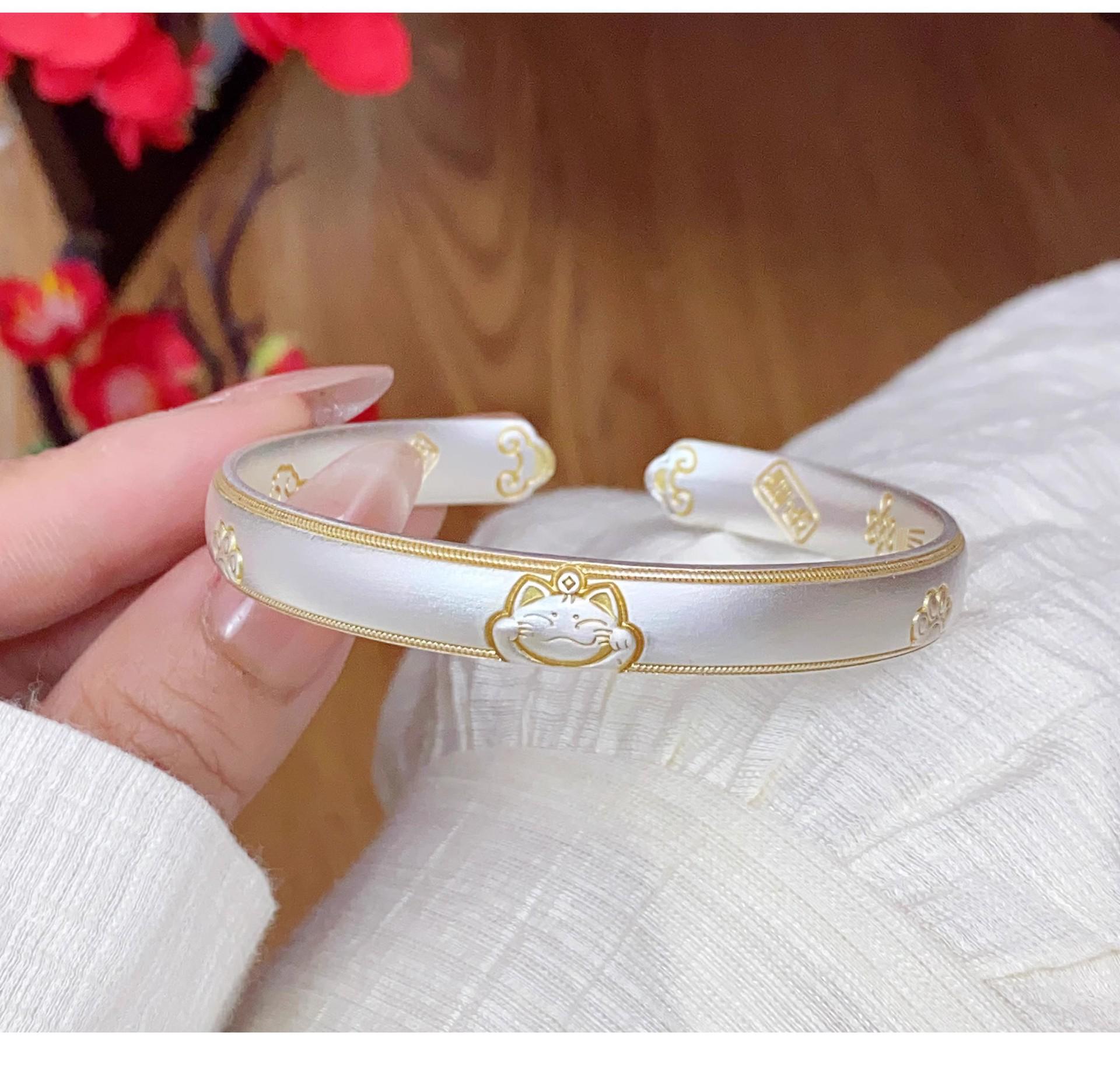 Счастливый браслет с лапкой кошки, окрашенной золотом, с китайскими мотивами