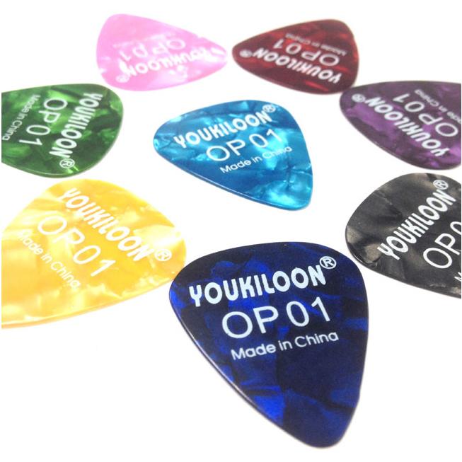

YOUKILOON Triangle Guitar Pick Cellphone Pry Tool (OP01) Random Color