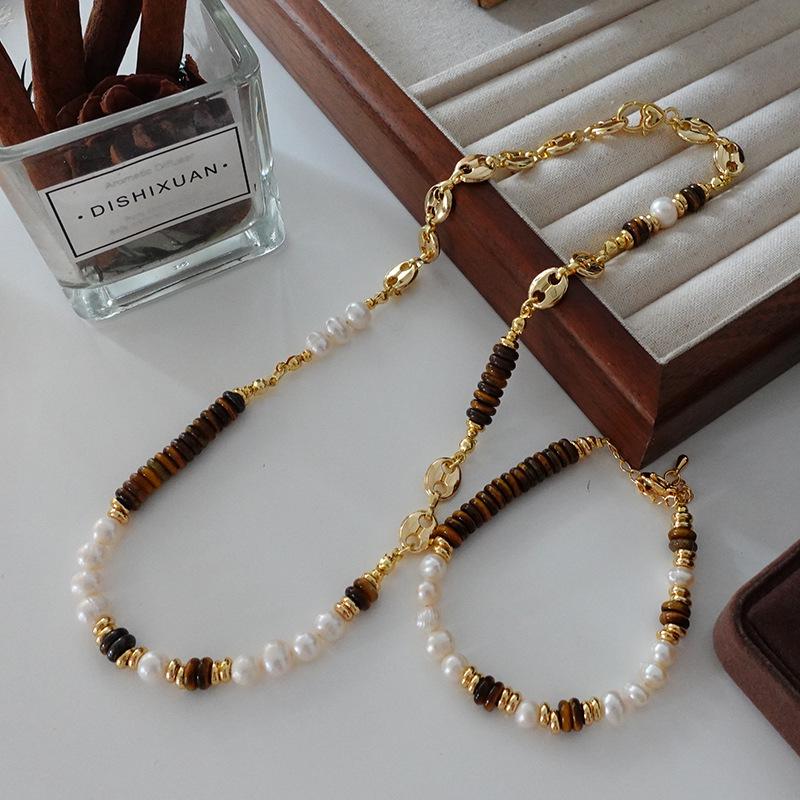 

Natural Freshwater Pearl & Tiger Eye Bohemian Necklace - Autumn/Winter French Retro Clavicle Chain for Women