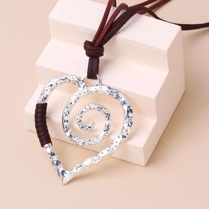 Vintage Heart Necklace Female Temperament Collarbone Chain Korean Student Adjustable Chain Jewelry Gift for Women Girls