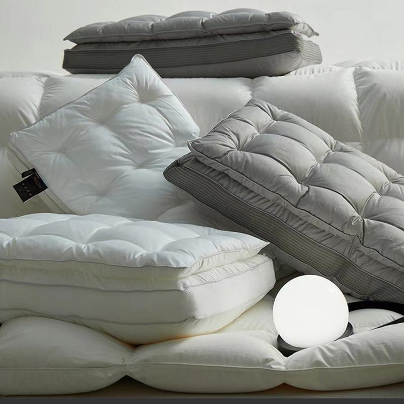 Luxus Satin Baumwolle & Seide Kissen: Ultra-weiche, bestickte 2-in-1 Nackenstütze Schlafhilfe