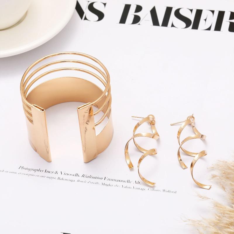 Personalized jewelry set - trendy layered necklace, bracelet, and stud earring 3-piece accessory set