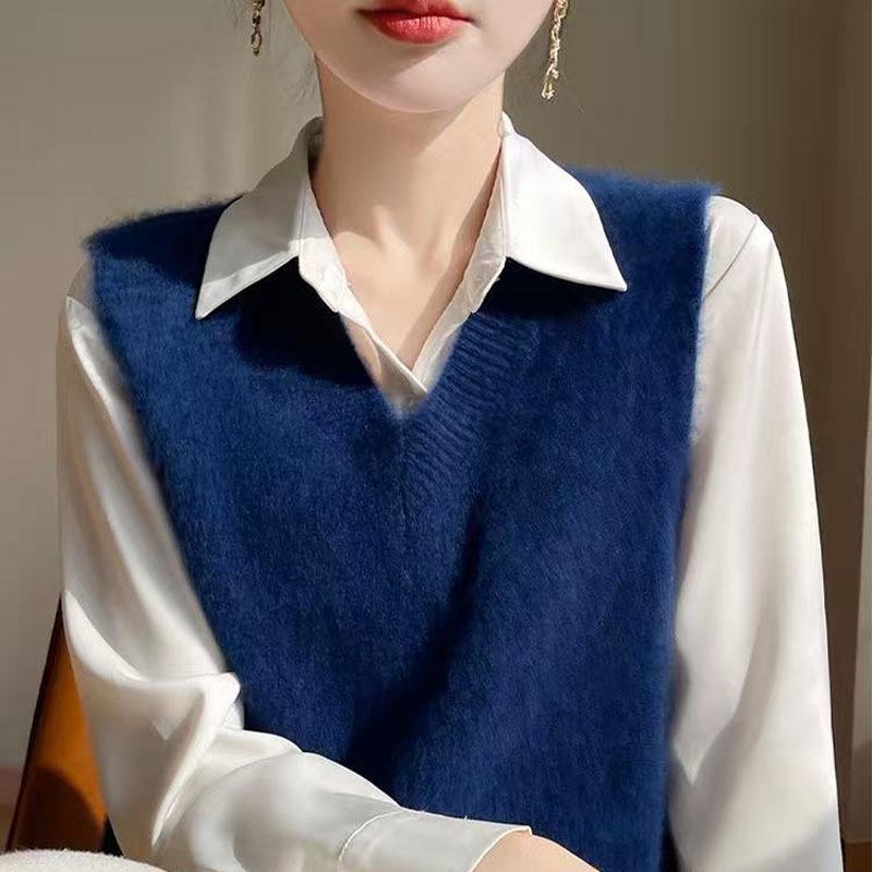 2025 Women's Early Winter V-Neck Cable Knit Sleeveless Wool Vest with Shoulder Pads