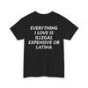 Tout ce que j'aime est illégal cher ou latina (Au dos) T-shirt