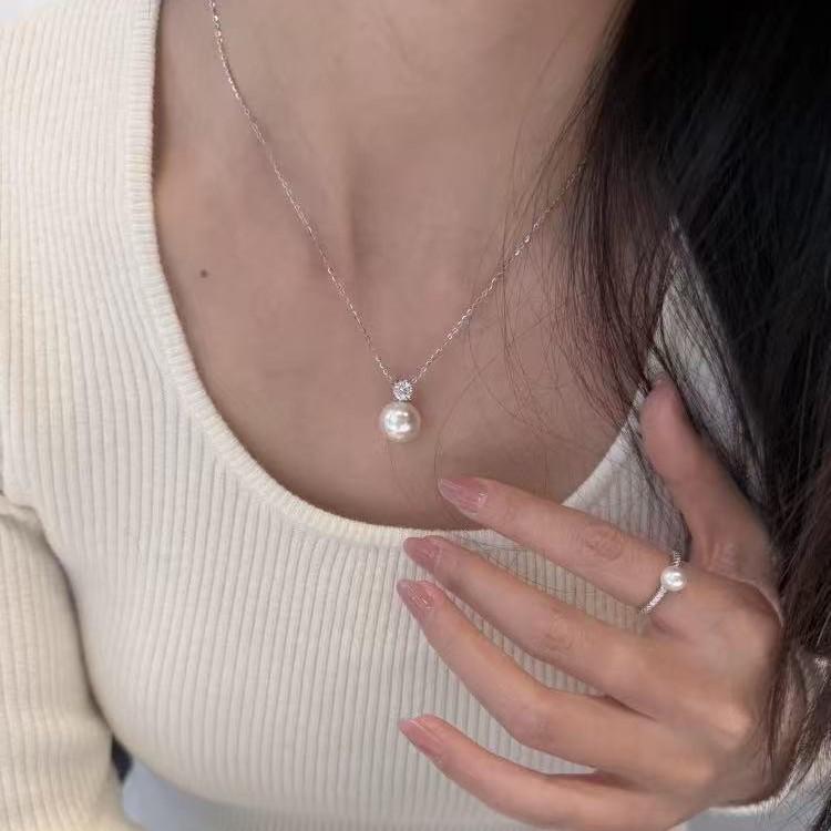 Nickel Silver-Plated Gold Round Pearl Pendant Necklace for Women, Elegant Clavicle Chain, Luxurious and Simple Design