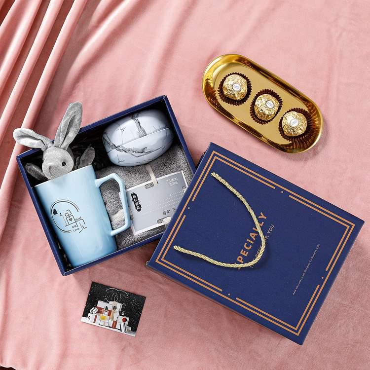 Creative Souvenir Mug Gift Box - Elegant Wedding & Bridesmaid Heartfelt Return Gift