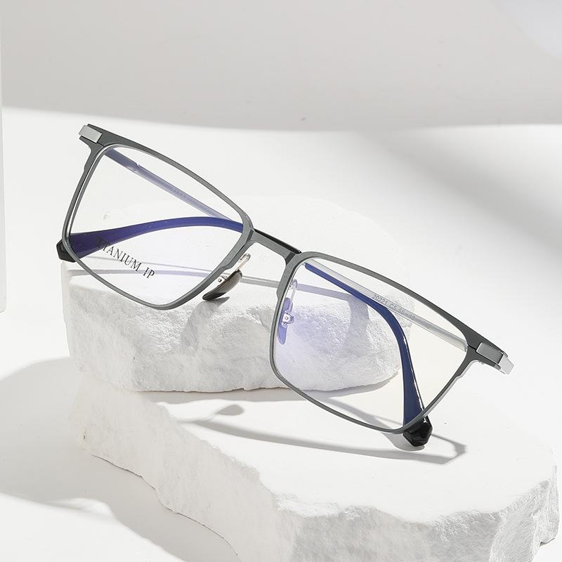 Trendy Pure Titanium Myopia Glasses for Men & Women – Super Light, Prescription-Compatible Frames for Small Faces