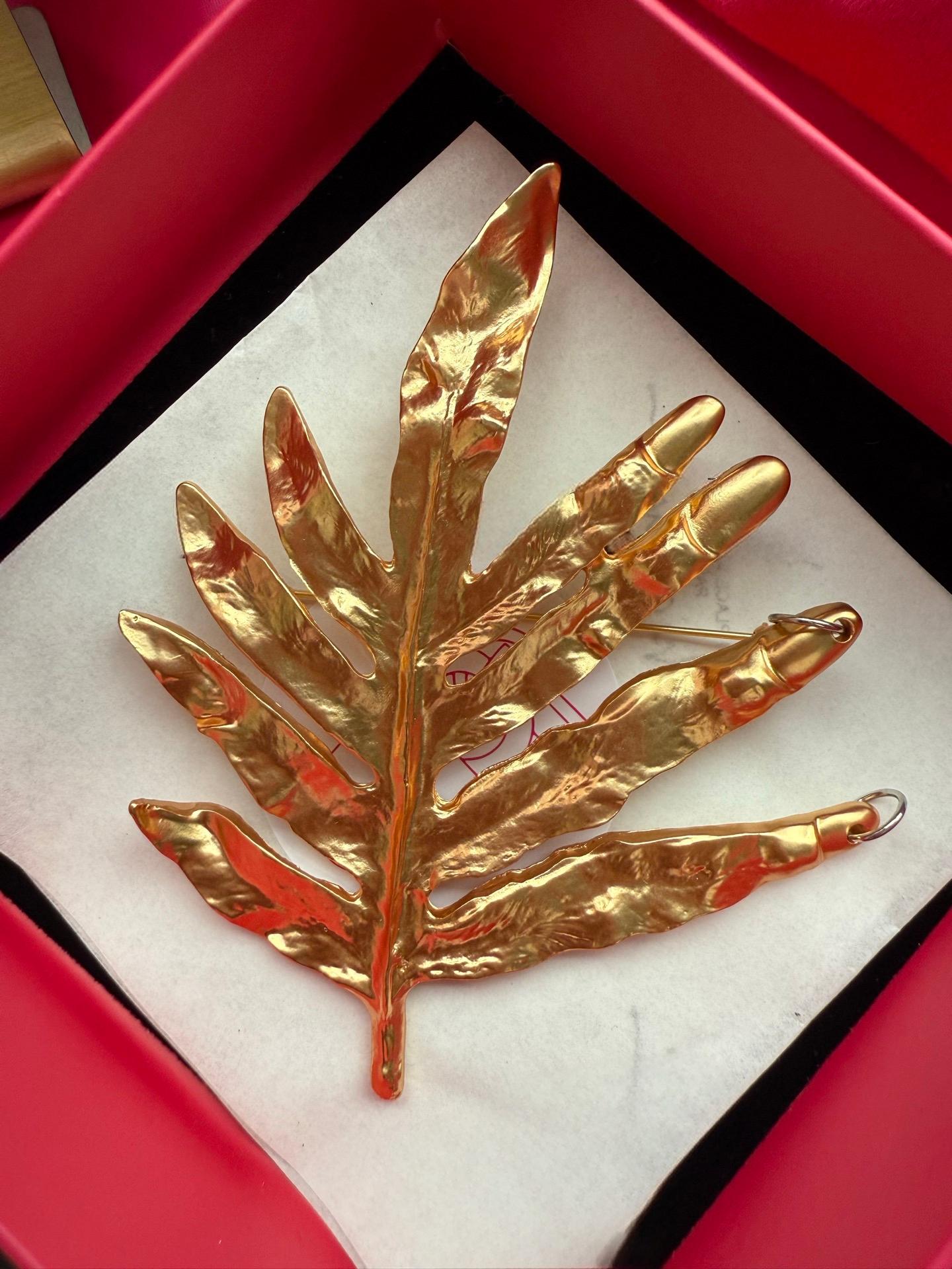 Three-dimensional Leaf-shaped Brooch