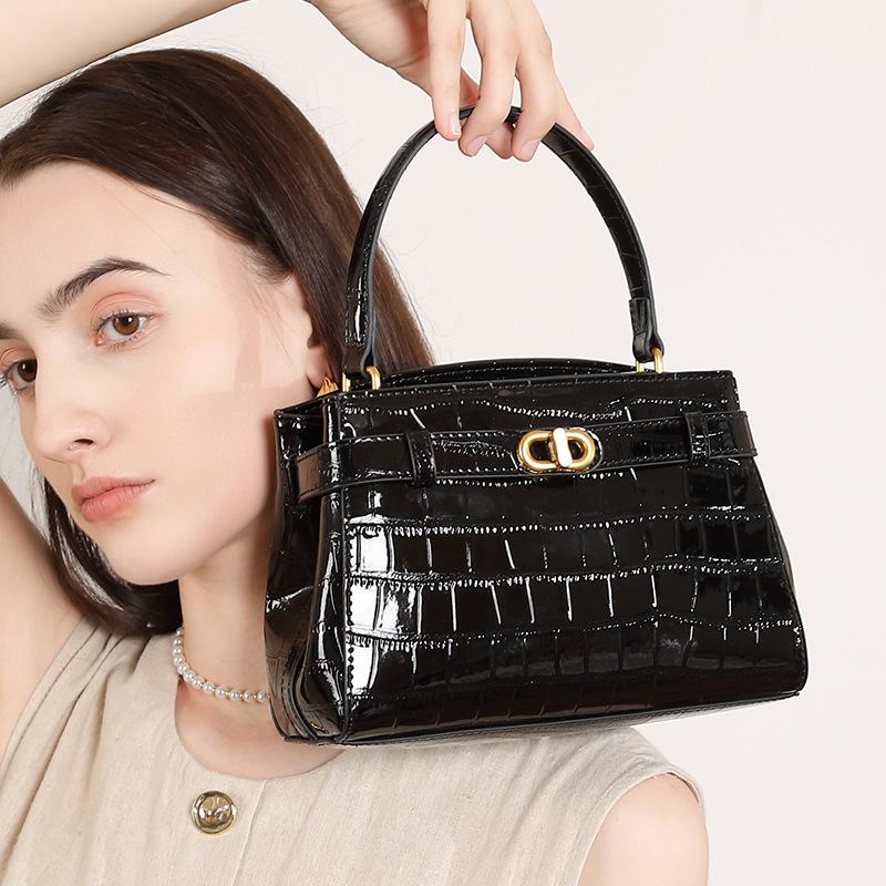 Premium Sense Small Square Bag 2025 Women's New Style Casual Single Shoulder Bag Simple Texture