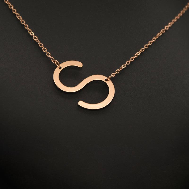 Kvinne 26 engelske bokstaver Ornament Ripple Chain Personlig brevkjede