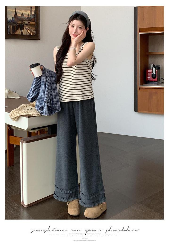 Spring 2026 Maternity Fashion: Plaid Shirt, Striped Vest & Wide-Leg Pants Set