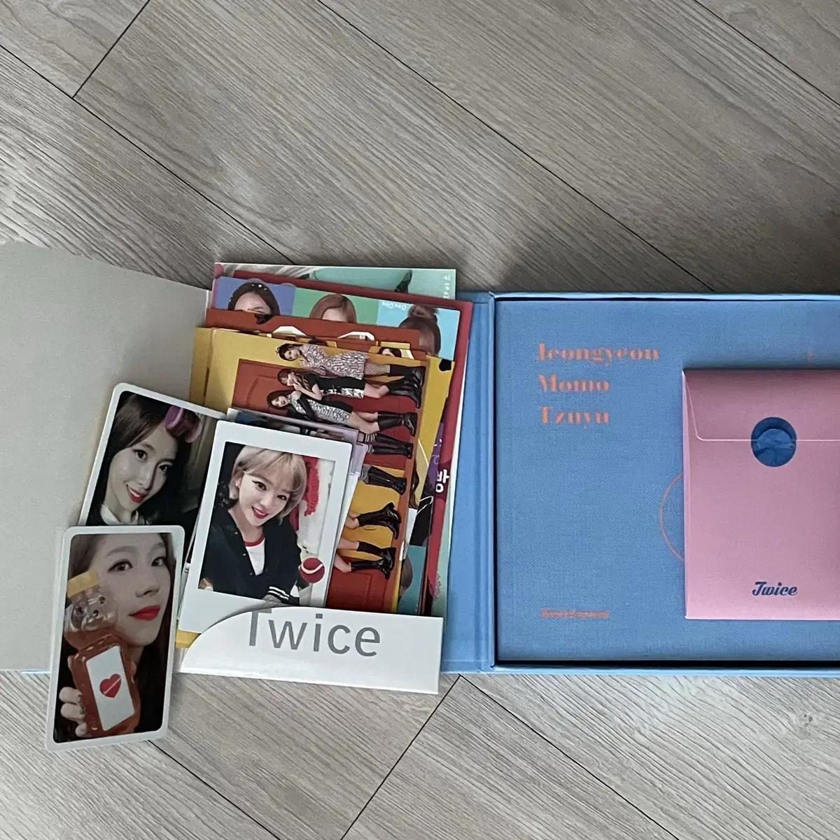 

Я продаю альбом Twice