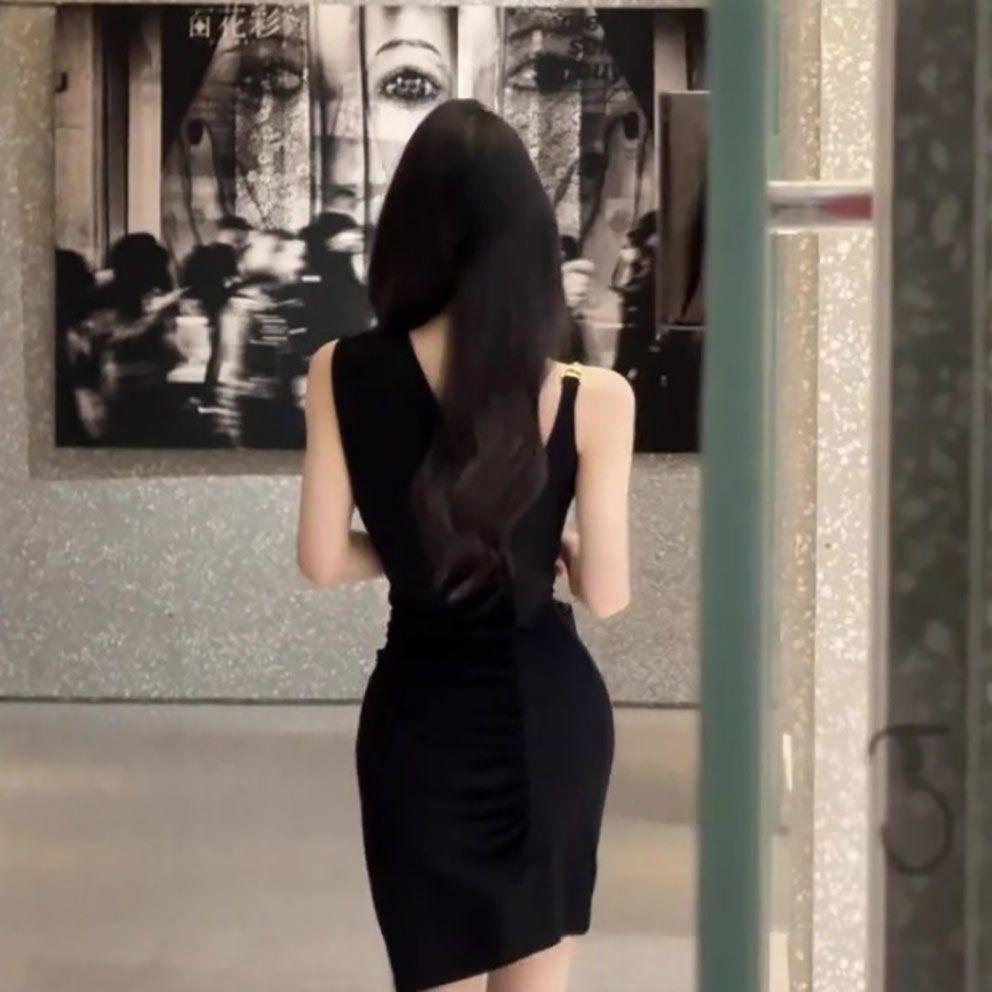 French black asymmetrical shoulder dress for women, summer pure and alluring style, sophisticated and elegant, slimming slimming, hip-hugging short s