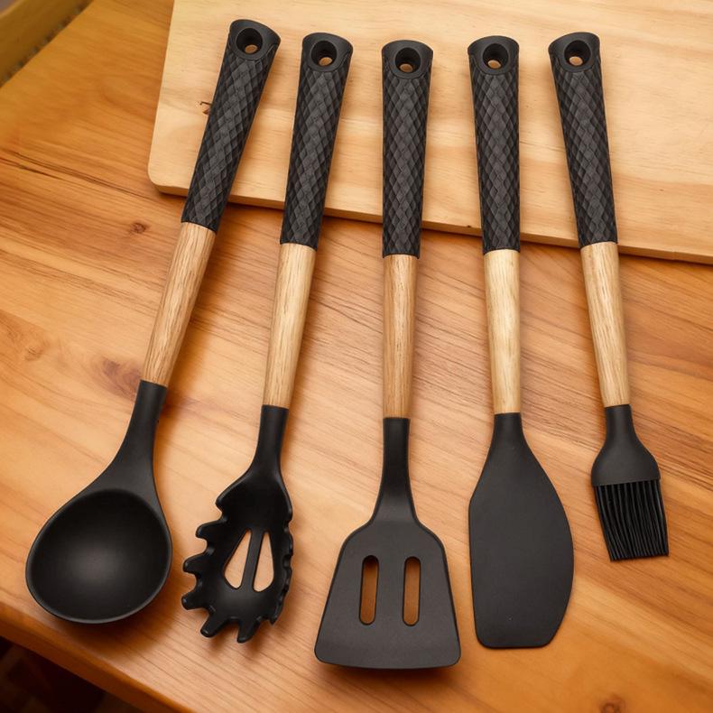 Black Wood Handle Silicone Kitchenware Set: Food-Grade Spatula, Soup Ladle & Cooking Utensils