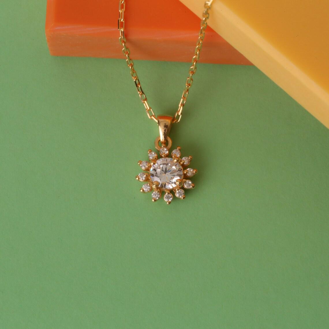 Silver S925 Sterling Daisy Pendant Necklace for Women - Versatile Clavicle Chain with Elegant Design 925 Silver