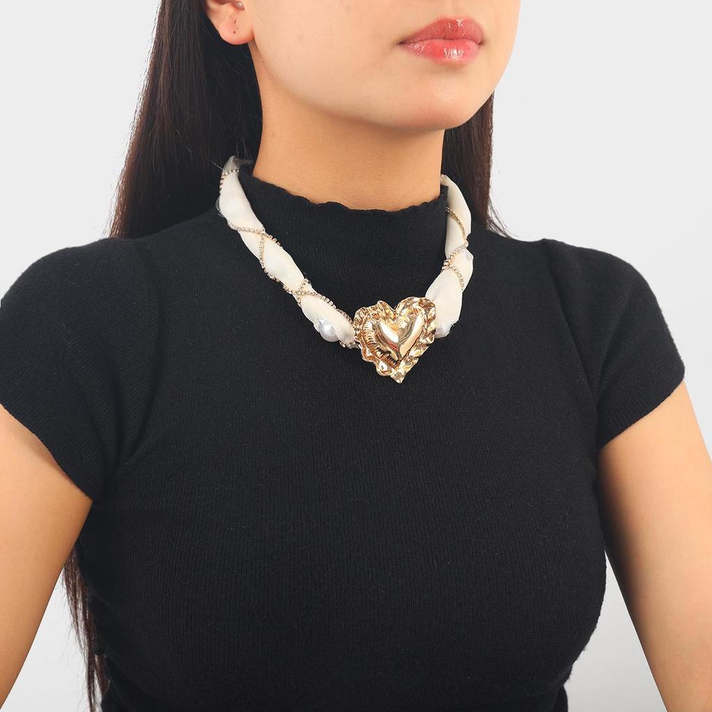ZA Retro French Alloy Heart Necklace with Pearl Mesh and Diamond Braided Clavicle Chain