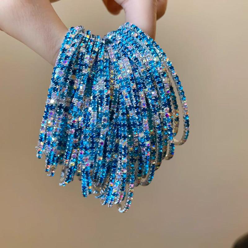 Französisches Armband mit eingelegten Diamanten und runder Schnalle - Retro-Hofstil, Luxuriöses Herbst-/Winterarmband