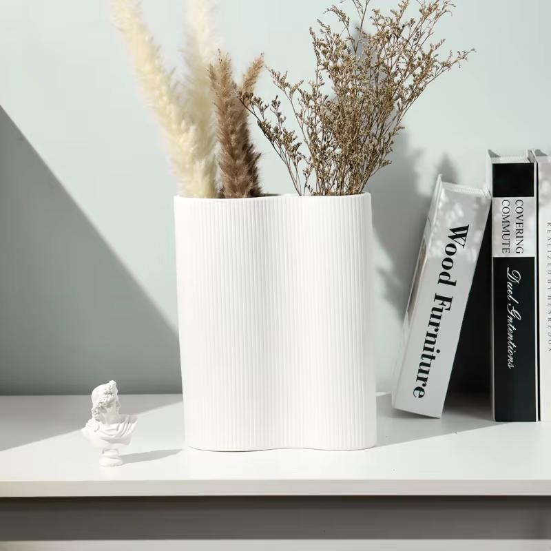 Modern Nordic Matte Color Clay Wedding Decoration Ceramic Vases Fresh Design Porcelain Tabletop Vases for Home Decor