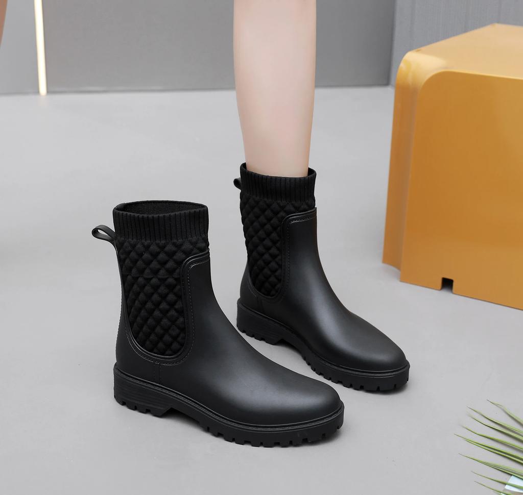 1 Pair of Women's Short Chelsea Rain Boots Fashionable U-Shaped Fly Woven Rain Boots Pvc Non-Slip Waterproof Rubber Shoes