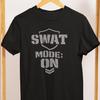 SWAT Modus An T-Shirt Taktischer Humor Geschenk Polizei Team Shirt