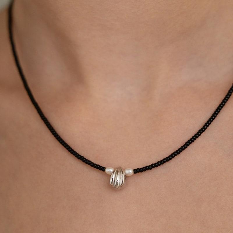 TATIANA Curved Shell Pendant Bead Necklace NZ2519