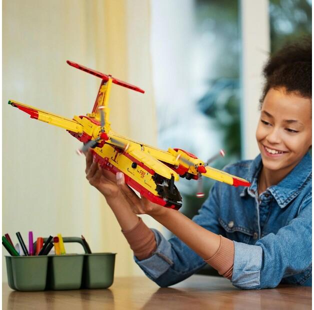 LEGO Technic 42152 Firefighting Plane