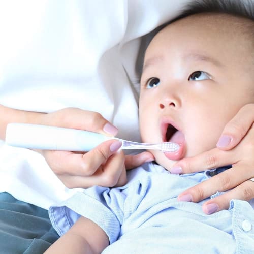 Pigeon First-Time Finishing Electric Toothbrush, Green + 2 Replacement Brushes (1 of Each Type) + Bonus Gift with Kunutonn Original Logo