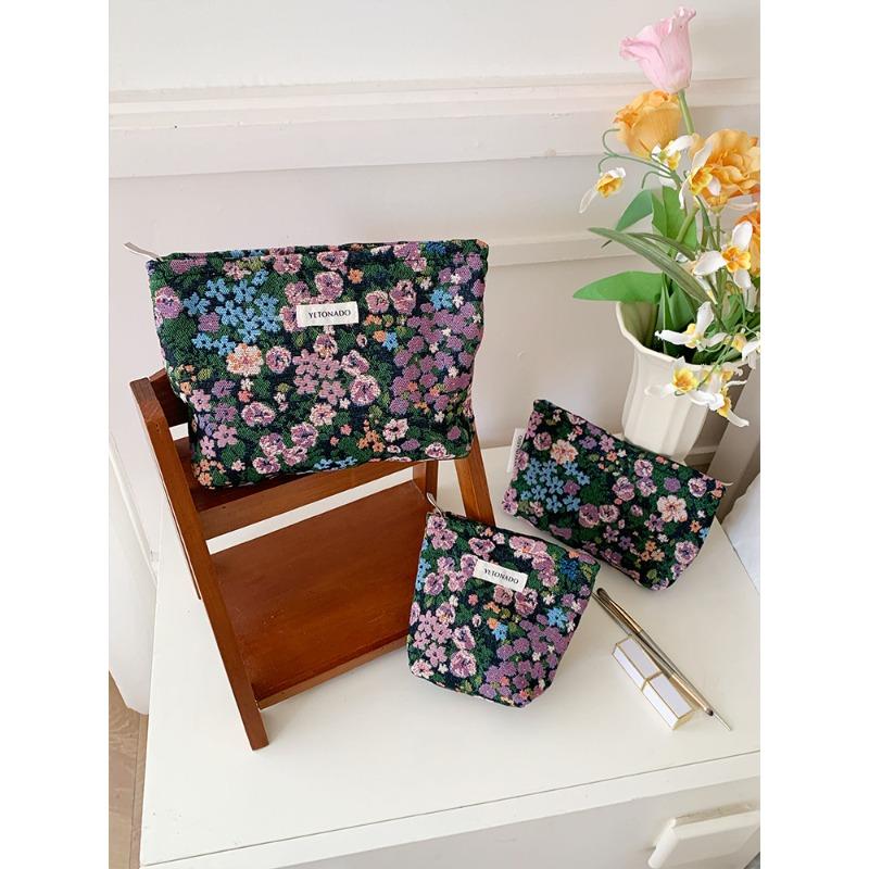 Vintage Makeup Bag Dark Red Floral Jacquard Fabric Cosmetic Pouch Women's Zip Square Clutch Handbag for Toiletries Storage