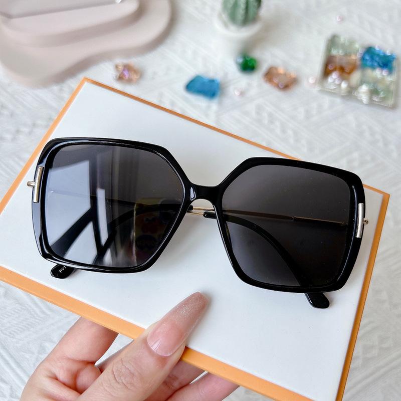 

Womens Supplies Sunglasses With Large Frames Stylish Street Snap Retro Shades StyleA