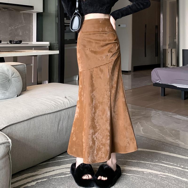 

Весенняя женская узкая юбка-рыбий хвост с высокой талией 2024 года — модная, неравномерная стыковка, средняя длина. Medium хаки