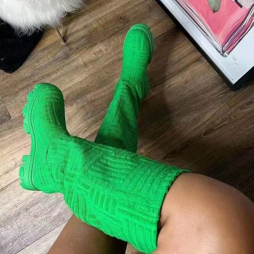 

Теплые зимние сапоги на толстой подошве и толстом каблуке. Однотонные хлопковые сапоги с большим полотенцем. Мотоциклетные ботинки. 38