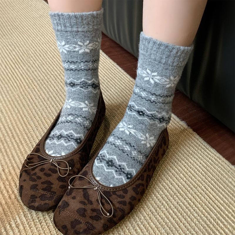 Fall/Winter Retro Warm Feliz Island Snowy Wool Stockings for Women - Thick Mid-Calf Padded Socks
