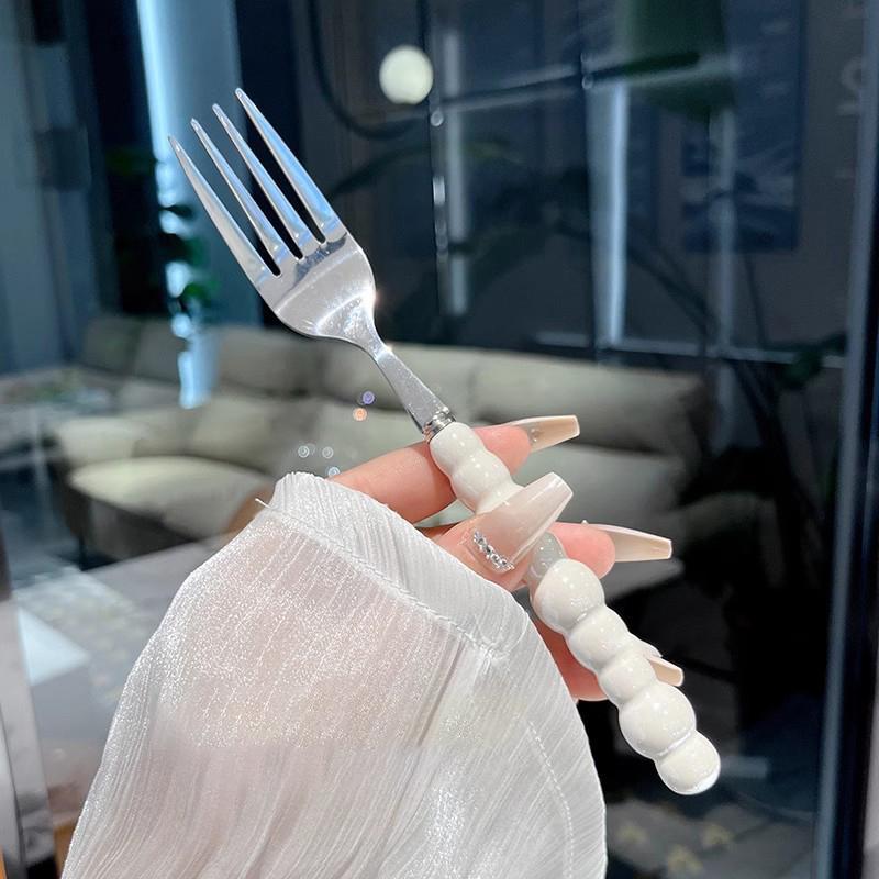

Вилка с жемчужной ручкой для десерта, бытовая вилка для стейка из нержавеющей стали, вилка для салата, десертная вилка для пасты, кухонные принадлежности, гаджеты белый