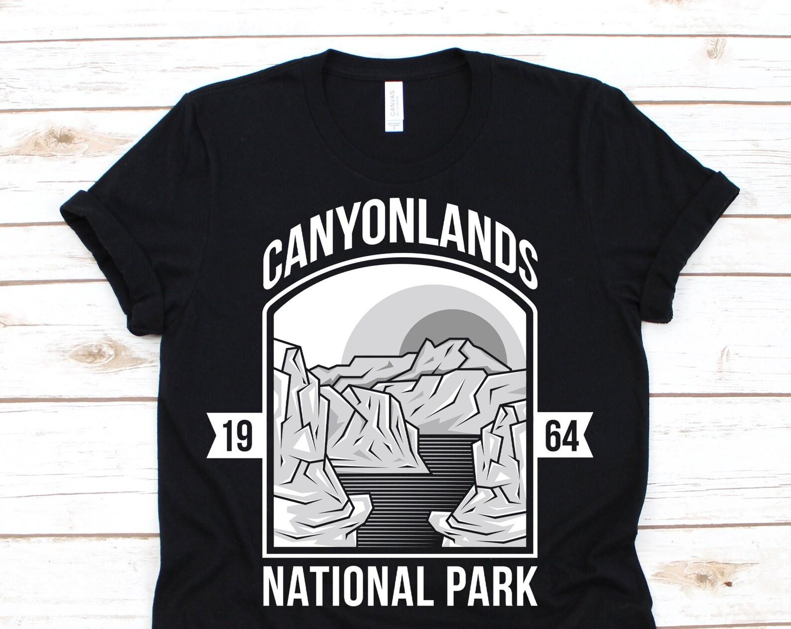 Canyonlands National Park US Vintage T-Shirt, USA Utah State Parks Lover Gifts, Adventure Outdoors, Camping Hiking, U.S Backcountry Travel, 120